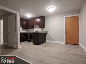 1447 N Dearborn St, Unit B2 in Chicago, IL - Building Photo - Building Photo