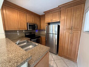 6555 W 26th Dr in Hialeah, FL - Building Photo - Building Photo