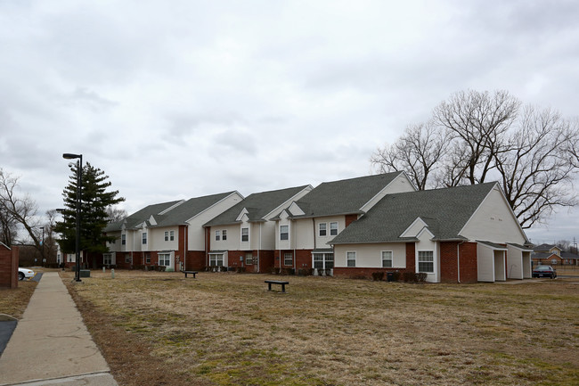 Bissell Apartments in Venice, IL - Foto de edificio - Building Photo