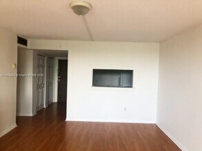 482 NW 165th St in Miami, FL - Building Photo - Building Photo