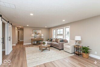 707 Daffon Dr in Indianapolis, IN - Foto de edificio - Building Photo