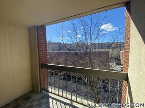 85 Brainerd Rd in Boston, MA - Foto de edificio - Building Photo