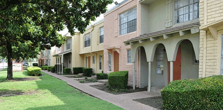 Garland Oaks Apartments in Garland, TX - Foto de edificio