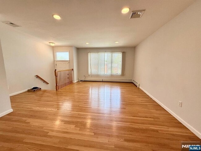 2436 3rd St in Fort Lee, NJ - Building Photo - Building Photo