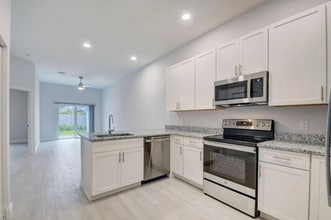 703 Dawn Pl in Lantana, FL - Foto de edificio - Building Photo