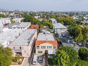 904 N Ogden Dr in West Hollywood, CA - Foto de edificio - Building Photo