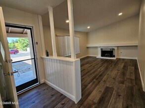 14353 Loyola St in Moorpark, CA - Foto de edificio - Building Photo