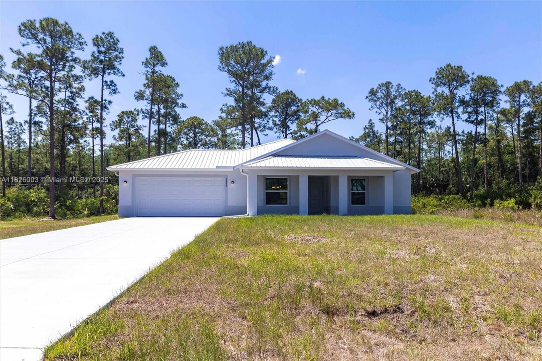 2005 Rosa Ct in Lehigh Acres, FL - Building Photo