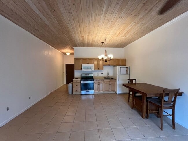 355 Kalanianaole St in Hilo, HI - Building Photo - Building Photo