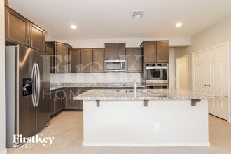 18068 W Tina Ln in Surprise, AZ - Foto de edificio - Building Photo