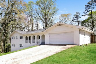 968 Oak Springs Ct in Stone Mountain, GA - Building Photo - Building Photo