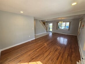 31 Poppy Ln in Levittown, NY - Building Photo - Building Photo