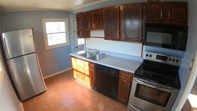 228 Bonnie Ln in Louisville, KY - Building Photo - Building Photo