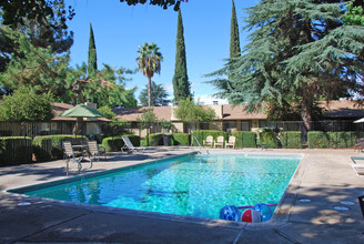 Yardley Gardens in Merced, CA - Building Photo - Building Photo