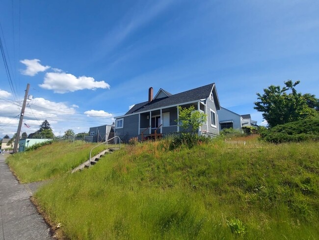 702 E Division Ln in Tacoma, WA - Building Photo - Building Photo