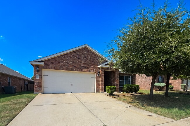 609 Canoe Way in Crowley, TX - Building Photo - Building Photo