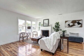 5960 13th Ave in Sacramento, CA - Building Photo - Building Photo