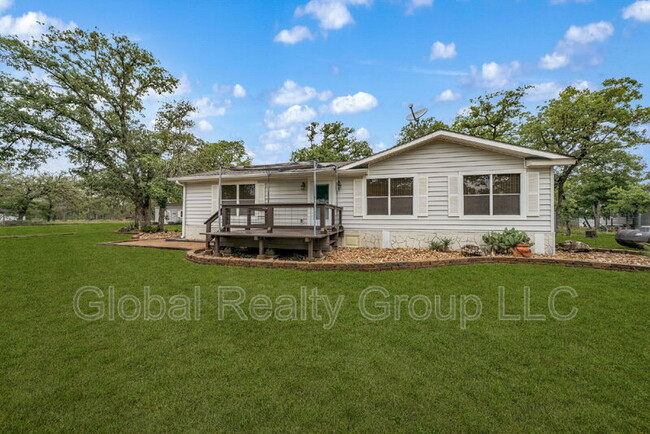 153 Oak Valley Dr in La Vernia, TX - Building Photo - Building Photo