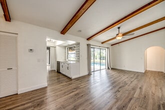 2316 Everest Pky in Cape Coral, FL - Foto de edificio - Building Photo