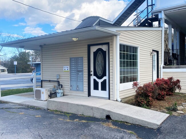 164 W Wall St, Unit A 9 in Cookeville, TN - Building Photo - Building Photo