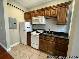 250 Newbury St, Unit 1R in Boston, MA - Building Photo
