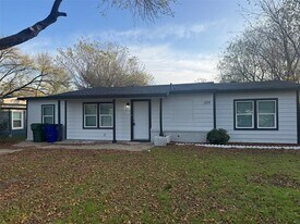 309 Hillcrest St in Mansfield, TX - Building Photo