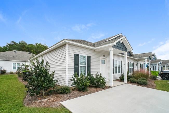 200 Glenshee Ct in Shallotte, NC - Foto de edificio - Building Photo