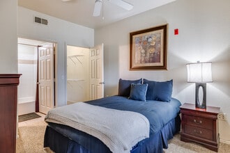 The Villas At Camelback Crossing in Glendale, AZ - Building Photo - Interior Photo