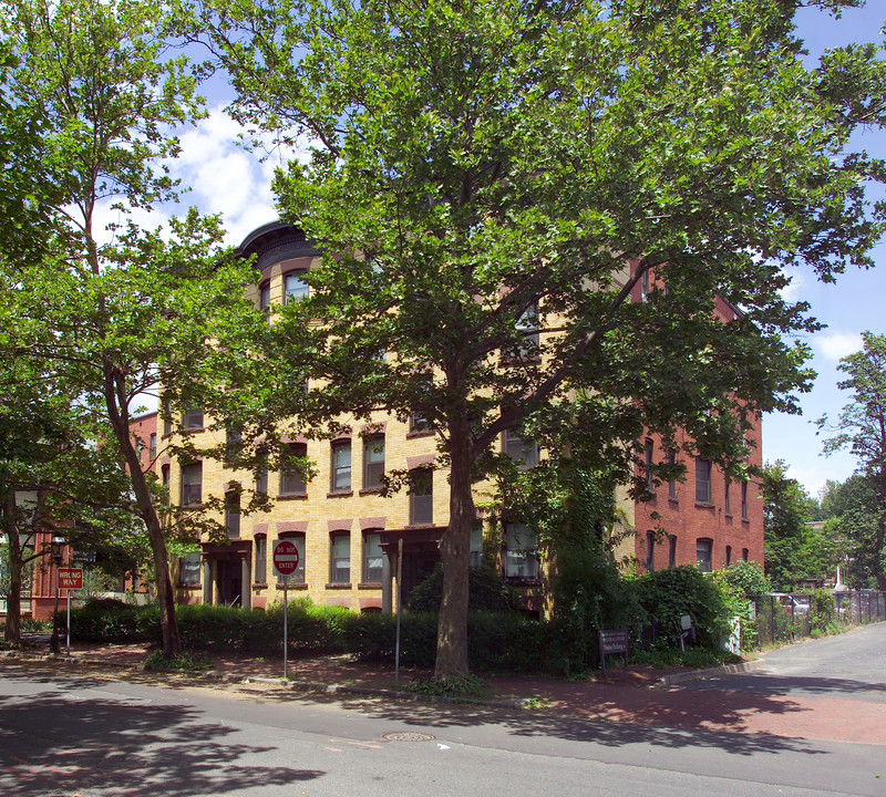 85-87 Elliot St in Springfield, MA - Foto de edificio