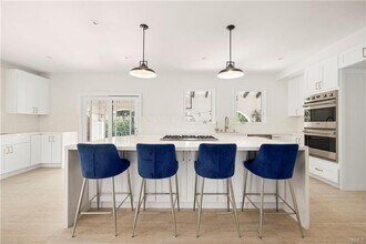 6136 Barrows Dr in West Hollywood, CA - Building Photo - Building Photo
