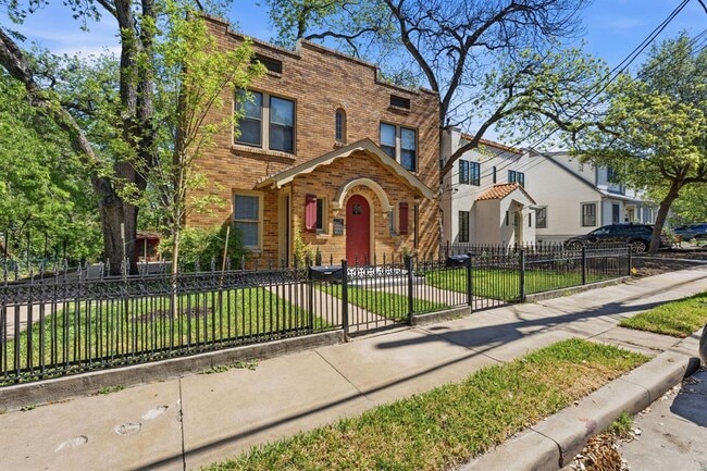 property at 804 Rutherford Pl