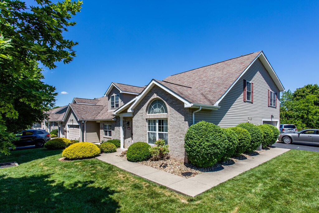 Village of Amesbury Apartments in Coraopolis, PA