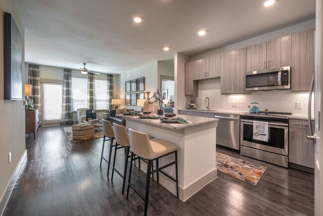 301 Flower Mound in Flower Mound, TX - Foto de edificio - Building Photo
