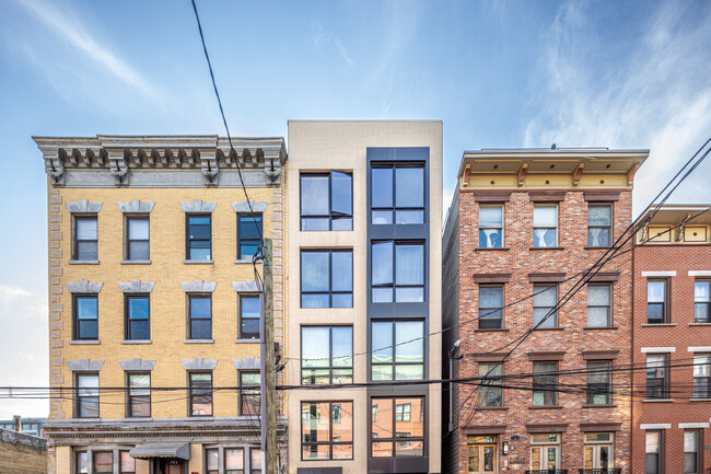 706 Grand St in Hoboken, NJ - Building Photo - Building Photo