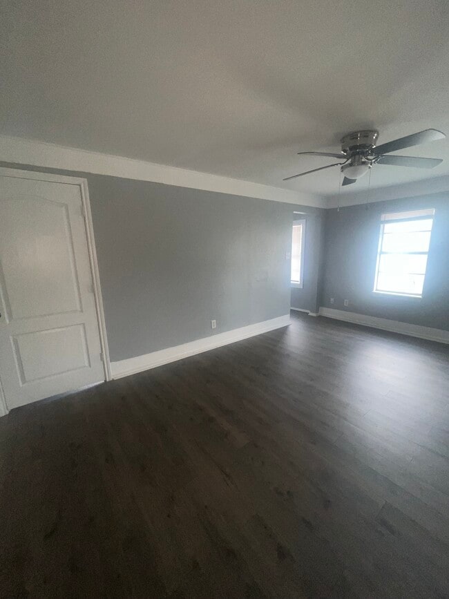 302 W Alice Ave in Kingsville, TX - Building Photo - Building Photo