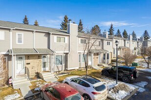 232 Cedarwood Park SW in Calgary, AB - Building Photo