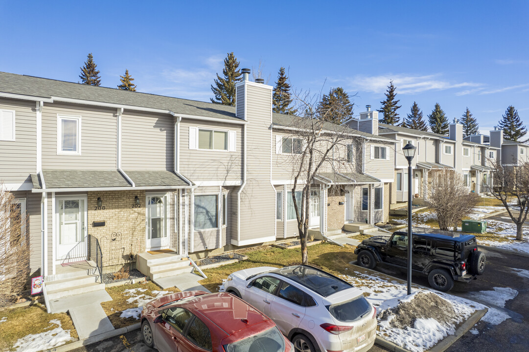 232 Cedarwood Park SW in Calgary, AB - Building Photo