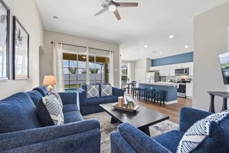 8022 King Palm Cir in Kissimmee, FL - Building Photo - Building Photo