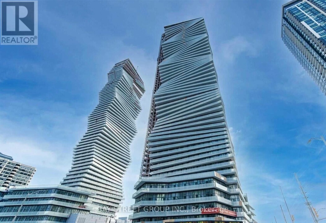 321-3900 CONFEDERATION Pky in Mississauga, ON - Building Photo