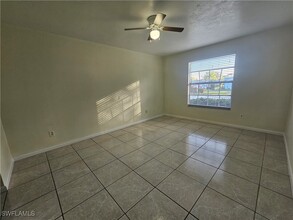 10566 Quincy Ct in Lehigh Acres, FL - Foto de edificio - Building Photo