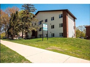 1420 6th Ave S in St. Cloud, MN - Building Photo - Building Photo