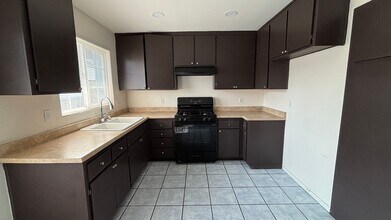 466-470 W 5th St in San Jacinto, CA - Building Photo - Building Photo