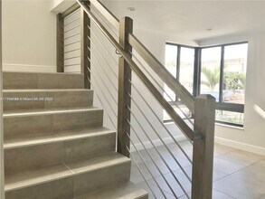 4370 E 10th Ave in Hialeah, FL - Building Photo - Building Photo