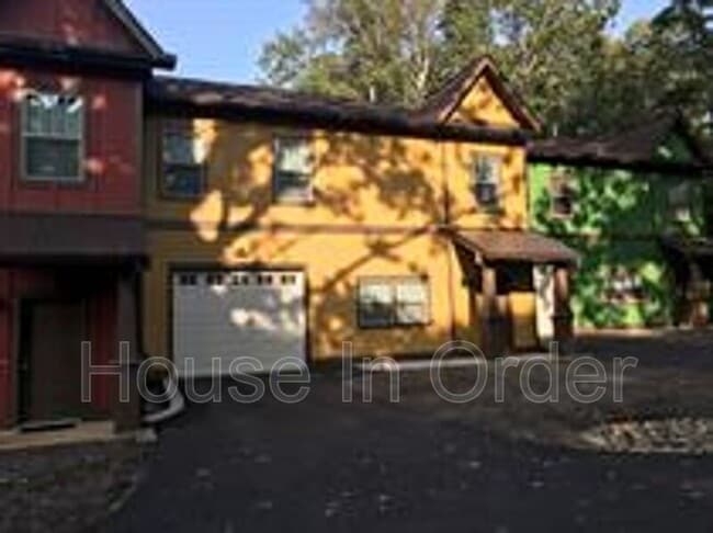 property at 20 Manatee Ct