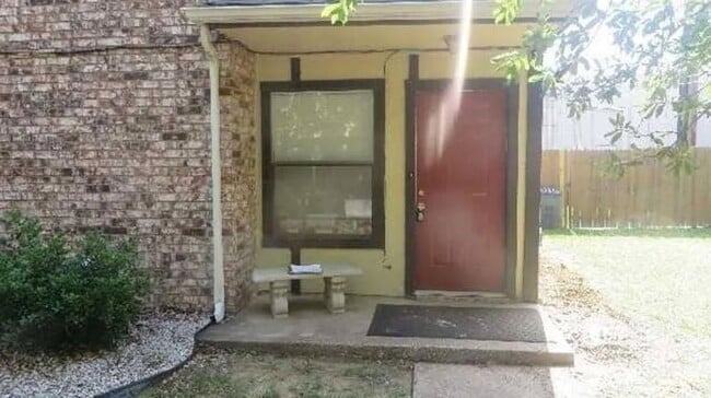 property at 800 Bluebonnet Dr