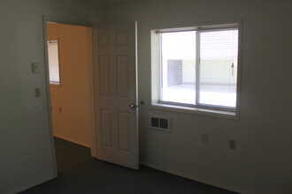 1946 Emerald Alley, Unit #1 in Eugene, OR - Building Photo - Building Photo