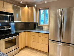 10015 NE 12th St in Bellevue, WA - Building Photo - Building Photo