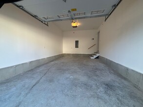 102 Sycamore Ln in Kennebunk, ME - Foto de edificio - Building Photo