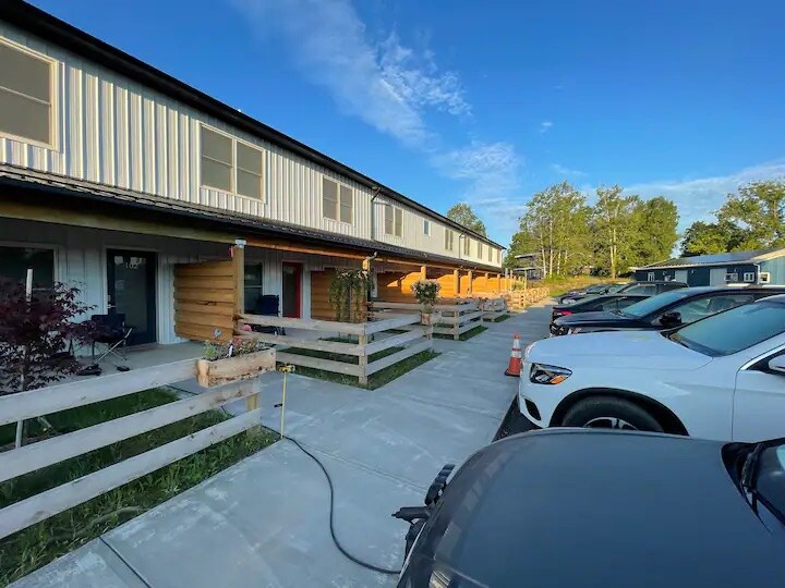 2044 Solstice Ln in Geneva, NY - Building Photo