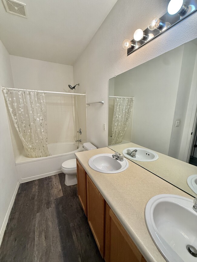 property at 3002 W Elizabeth St